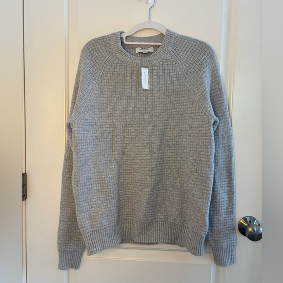Banana Republic Sweaters - Banana Republic Light Gray Crewneck Sweater